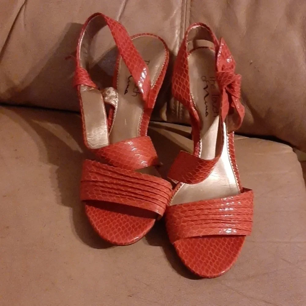 Vipor Touch of Nina red Snake skin heels